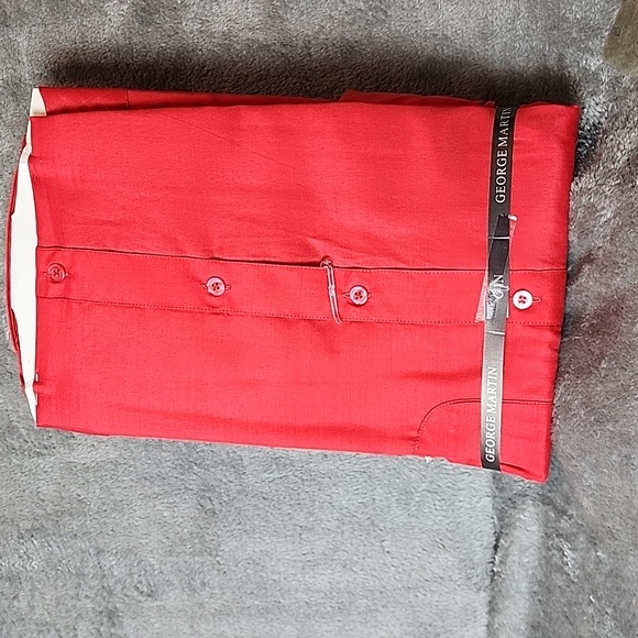 New in box Dress Shirt. George Martin with a Handkerchif and cufflinks - Picture 6 of 8